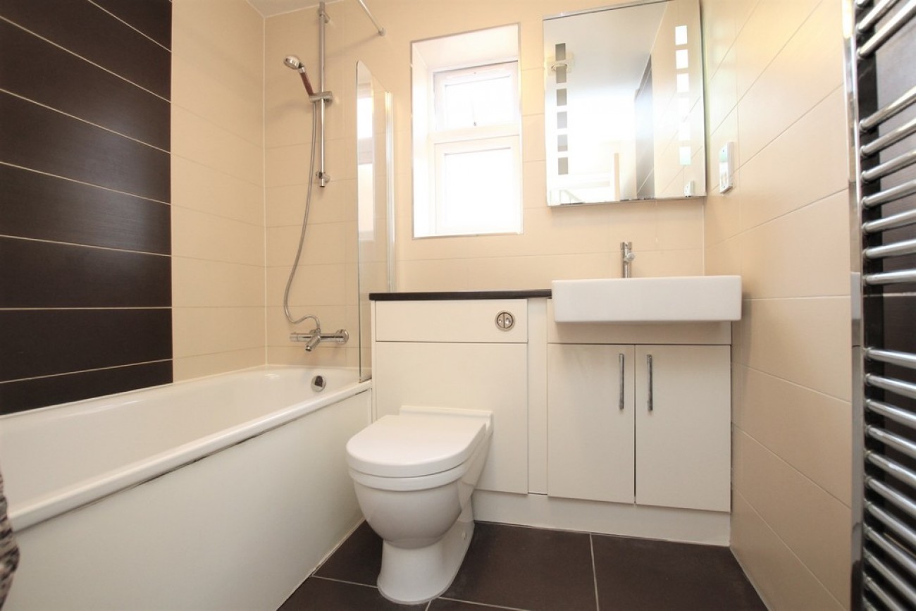 Images for Fairview Drive, Chigwell, Essex EAID:6a0eb5e1f7ec2ab39e5f31507930d009 BID:1